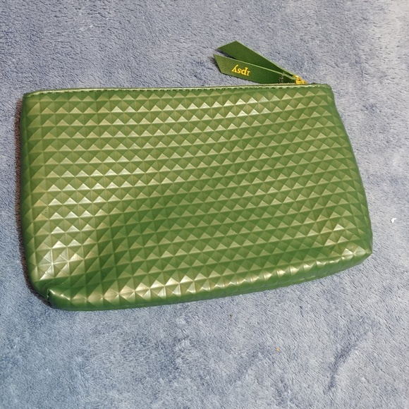 Cute Green Ipsy Clutch - Picture 2 of 3